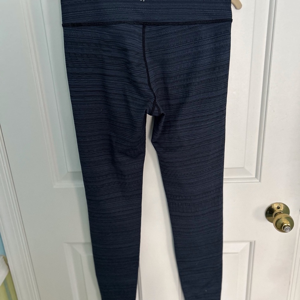 Athleta Salutation (RN 54023) 7/8 Leggings (NWOT) - Picture 6 of 11